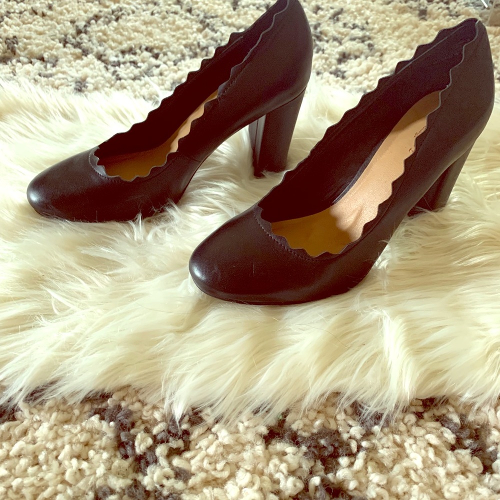 Crown Vintage scalloped heels